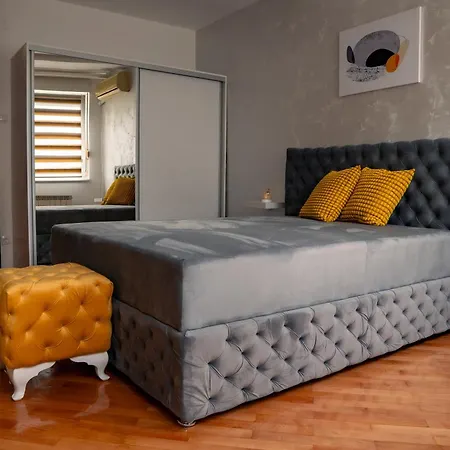 Apartment Valia *